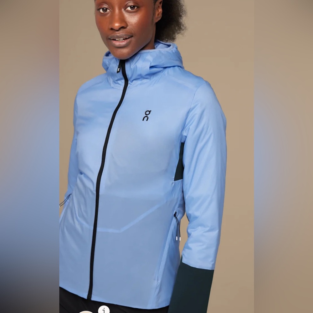 On Running Switzerland Engineering Hooded Women's Jacket Size-small
